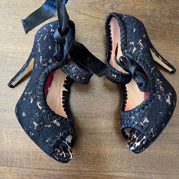 Betsey Johnson Lace Tie Up Black Heels Size 5.5 - Picture 2 of 5